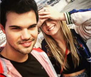 Taylor Lautner soutient sa petite-amie Billie Lourd après la mort de sa mère et de sa grand-mère