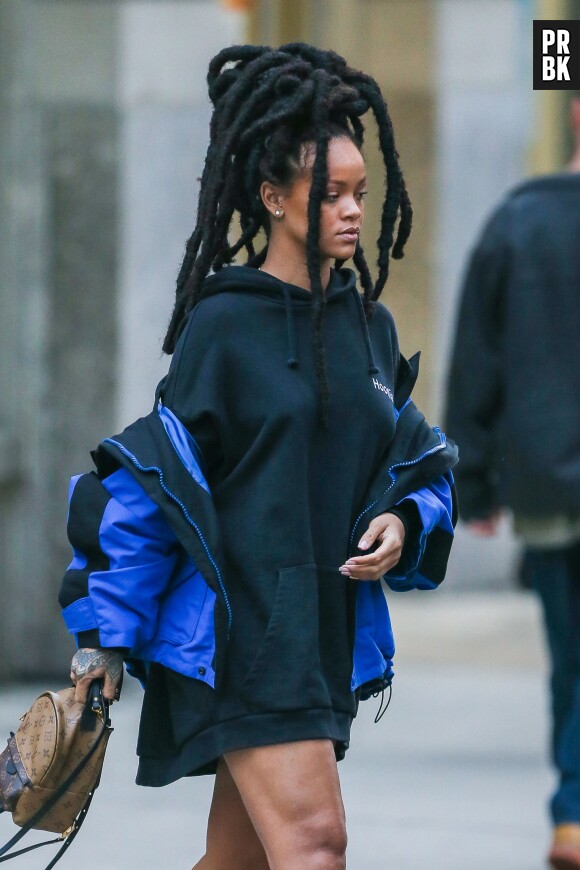 Rihanna revient aux dreadlocks !