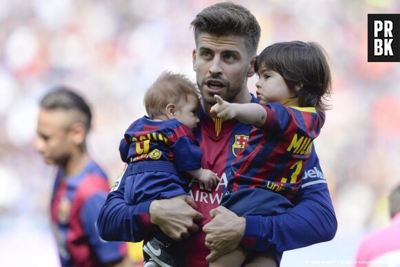 Shakira : Piqué s'improvise coiffeur, la vidéo trop cute !