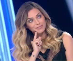 Quand Clara Morgane met des vents à Bertrand Chameroy dans OFNI !