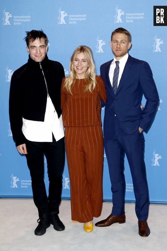 Charlie Hunnam "traumatisé" d'avoir abandonné le rôle de Christian Grey ? L'acteur n'a toujours pas vu Fifty Shades of Grey avec Jamie Dornan !