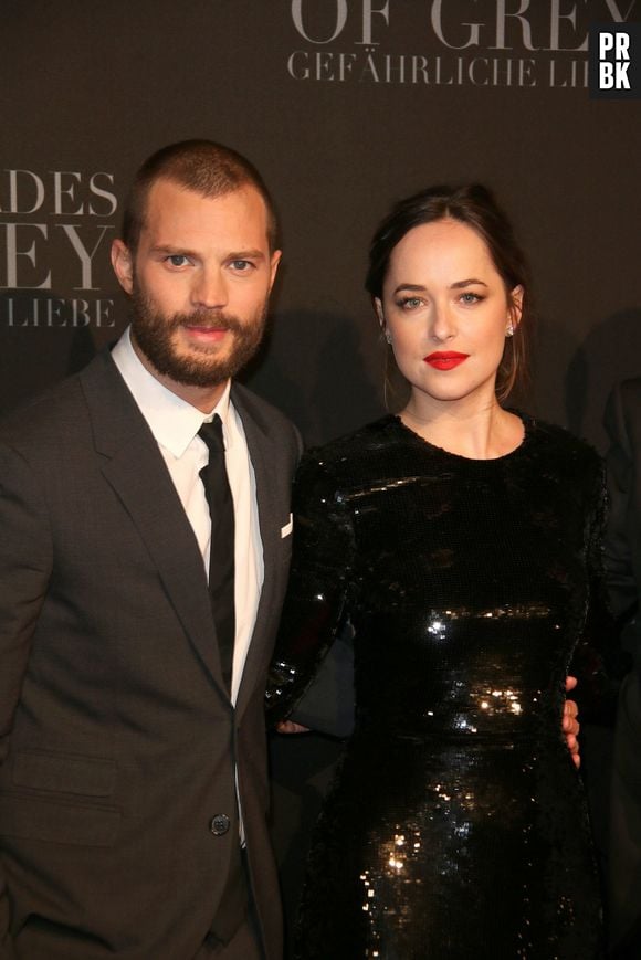 Charlie Hunnam "traumatisé" d'avoir abandonné le rôle de Christian Grey ? L'acteur n'a toujours pas vu Fifty Shades of Grey avec Jamie Dornan !