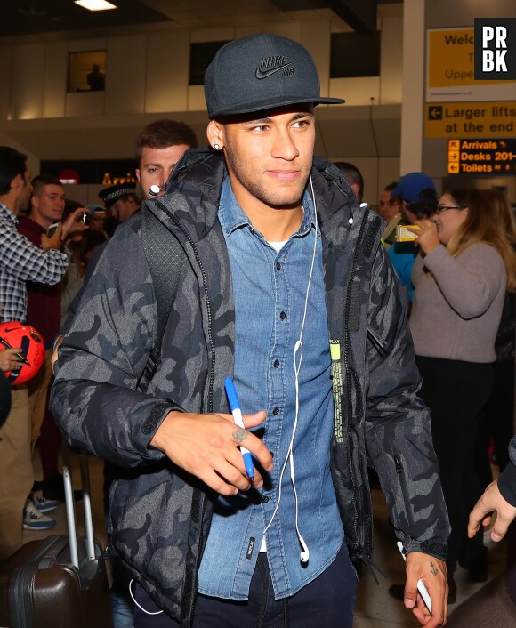 Neymar jaloux de Chris Brown ? Le rappeur a suivi sa copine Bruna Marquezine sur Instagram, ce qui aurait énervé le footballeur !