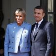 Emmanuel Macron : sa femme Brigitte Macron fait le buzz lors de la cérémonie d'investiture le 14 mai 2017