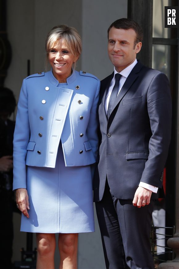Emmanuel Macron : sa femme Brigitte Macron fait le buzz lors de la cérémonie d'investiture le 14 mai 2017