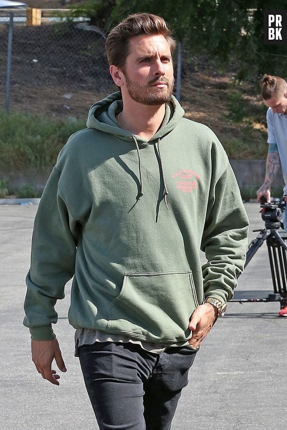 Bella Thorne et Scott Disick en couple ? Après le date ensemble, il lui aurait offert des fleurs !