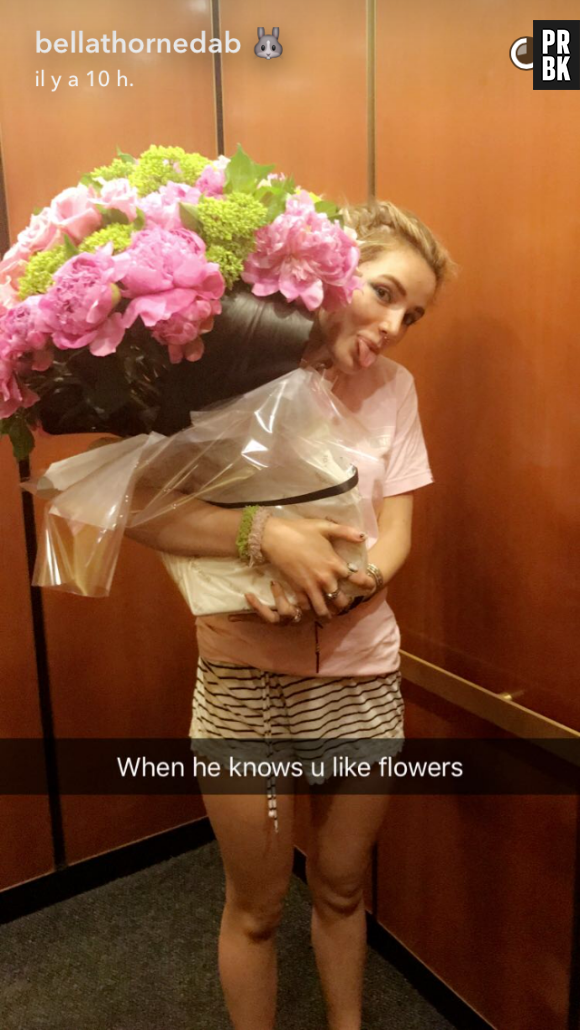 Bella Thorne et Scott Disick en couple ? Après le date ensemble, il lui aurait offert des fleurs !