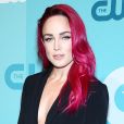 Caity Lotz (Legends of Tomorrow) ose les cheveux roses : son changement de look girly