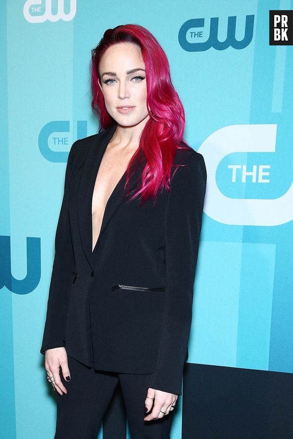 Caity Lotz (Legends of Tomorrow) ose les cheveux roses : son changement de look girly