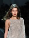Bella Hadid  sans soutif et toute en transparence, elle a adopté la tendance sexy !