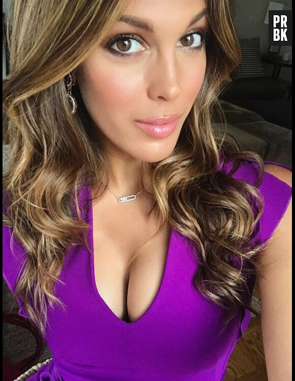 Iris Mittenaere (Miss Univers 2016) sublime et sexy dans une robe décolletée