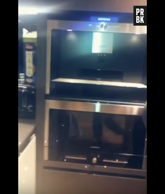 Nabilla Benattia : sa machine à café 2.0 encastrée dans la cuisine dans son appartement de folie !