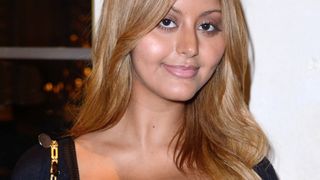 Zahia Dehar revient sur son passé lié à la prostitution : "Oui, je suis une p*te, et alors ?"