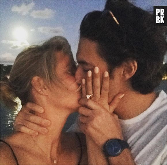 Claire Holt fiancée à Andrew Joblin