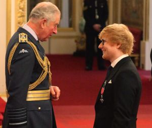 Ed Sheeran ému face au Prince Charles, il enfreint le protocole royal avec un faux pas !
