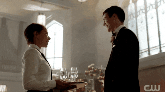 The Flash saison 4 : la mystérieuse serveuse de retour en 2018