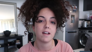 Shera Kerienski parle de sa prise de poids (+10 kilos) : "je me sens mal dans mon corps"