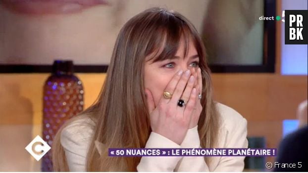 Dakota Johnson (Fifty Shades Freed) au bord des larmes à la télé française