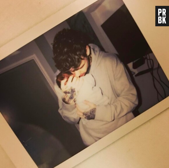 Liam Payne pose avec son fils Bear né en mars 2017