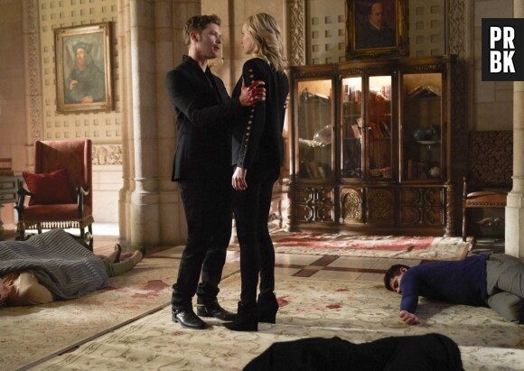 The Originals saison 5 : Klaus et Caroline sur une photo de l'épisode 1
