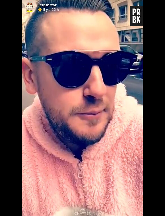 Jeremstar de retour sur Snapchat en mode WTF : il dévoile son petit ami, fait un twerk dans un déguisement rose avant de s'afficher en string !