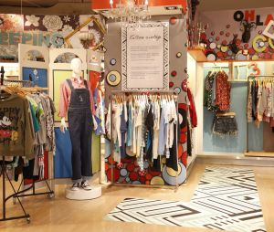 Disneyland Paris &amp; Culture Vintage lancent le 1er corner de mode dédié aux pièces Disney vintage