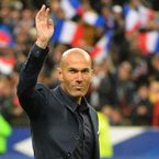 Zinédine Zidane quitte le Real Madrid : Ronaldo, Benzema et les fans entre hommage et larmes
