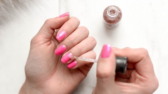 Comment faire tenir son vernis plus longtemps cet été ? Les 6 étapes à suivre ??