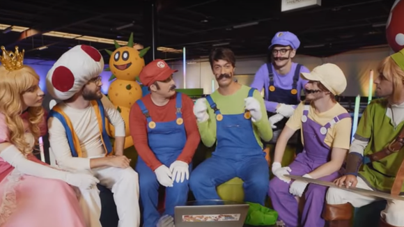 McFly, Carlito, Cyprien, Squeezie, Natoo et Cyril s'affrontent lors d'un Mario Carte Bleue IRL
