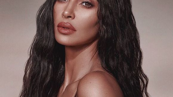 Kim Kardashian a changé de tête : oubliez ses longs cheveux, elle les a fait couper en carré court