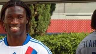 Pape Diakhaté signe à l'OL ... les photos