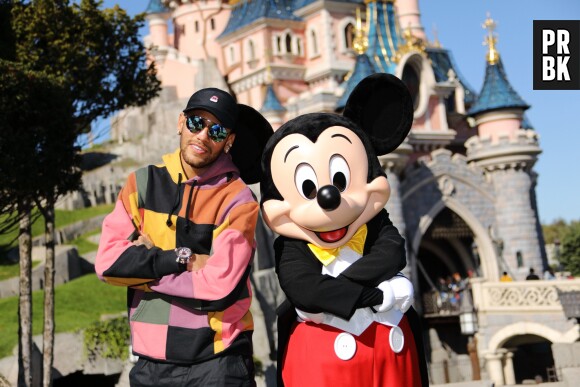 Neymar à Disneyland Paris pour les 90 ans de Mickey