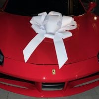 Kylie Jenner offre une Ferrari à sa mère Kris Jenner... qui en pleure de joie