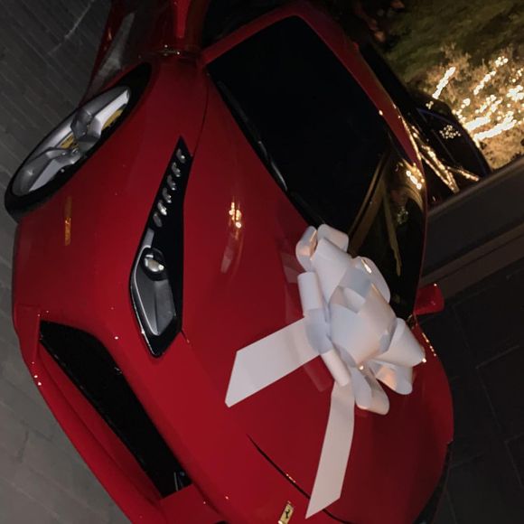 Kris Jenner gâtée par sa fille Kylie Jenner : elle lui a offert une Ferrari en cadeau d'anniversaire !