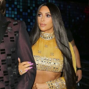 Kim Kardashian déguisée en Cher