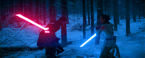 Star Wars : Kylo Ren et Rey s'affrontent dans Le Réveil de la Force