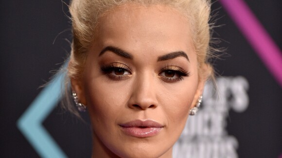 Rita Ora se confie sur sa bisexualité : "je savais que ce serait un choc pour les gens"