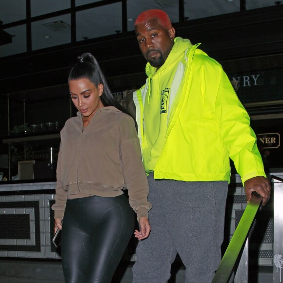 Kanye West aussi se met à la tendance du fluo.