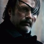 Polar (Netflix) : Mads Mikkelsen défonce tout le monde dans une bande-annonce hallucinante