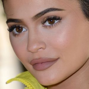 Kylie Jenner : Comment avoir des lèvres aussi pulpeuses que la star, mais sans chirurgie esthétique ?