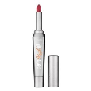 Le rouge à lèvres They're Real de Benefit