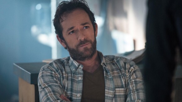 Luke Perry hospitalisé après un AVC : les stars de Riverdale et Beverly Hills apportent leur soutien