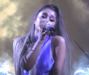 Ariana Grande rend hommage à Mac Miller en plein Sweetner World Tour