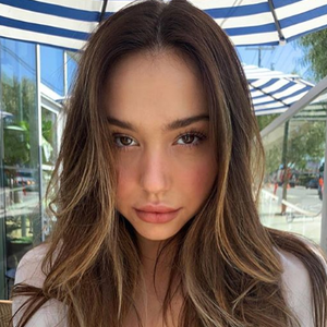 Noah Centineo en couple avec Alexis Ren ?