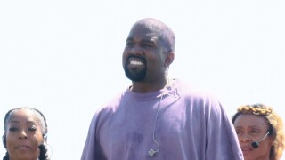 Kanye West : sa "sneaker-chaussette" Yeezy ridiculisée par Decathlon