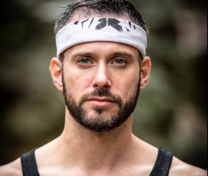 Cyril (Koh Lanta) répond aux critiques avec humour: "j'ai évacué vos remarques en tirant la chasse"
