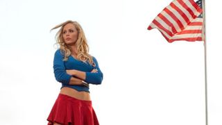 Smallville saison 10 ... Laura Vandervoort en supergirl très sexy