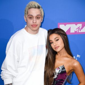 Ariana Grande se confie pour la première fois sur son ex fiancé Pete Davidson