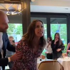 Elisa Tovati en pleine crise d'hystérie dans un restaurant à cause d'Angèle : oui, c'était du fake