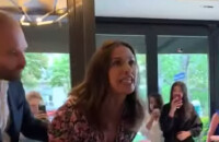 Elisa Tovati en pleine crise d'hystérie dans un restaurant à cause d'Angèle : oui, c'était du fake
